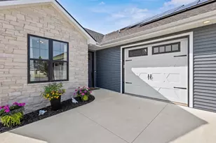 2742 Castaway Ct, Green Bay, WI 54311 - Photo 9