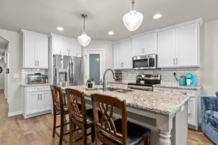 2157 Royal Crest Cir, Green Bay, WI 54311 - Photo 5