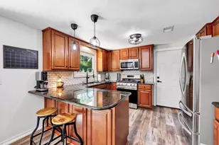 2824 Otto Ct, Green Bay, WI 54313 - Photo 9