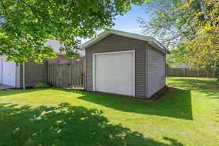 2093 Weedy St, Suamico, WI 54313 - Photo 3
