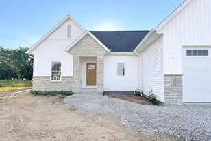 N8844 Galway Ln, Menasha, WI 54952 - Photo 3