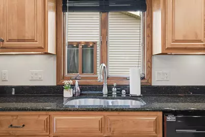 579 W Division Street, Fond du Lac, WI 54935 - Photo 9