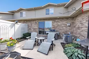 1265 Pond View Cir, De Pere, WI 54115 - Photo 3