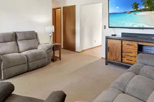 1003 Meadow Ln, Neenah, WI 54956 - Photo 3