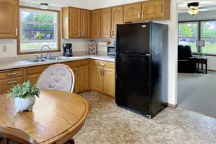 1003 Meadow Ln, Neenah, WI 54956 - Photo 5