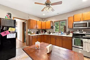 413 E Irving Ave, Oshkosh, WI 54901 - Photo 9