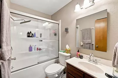 413 E Irving Avenue, Oshkosh, WI 54901 - Photo 11