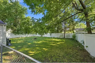 413 E Irving Avenue, Oshkosh, WI 54901 - Photo 5