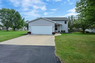 W7015 Verna Rd, Menasha, WI 54952 - Photo 3