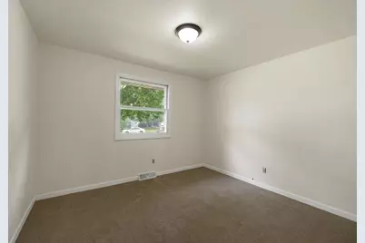 2320 Manitowoc Road, Green Bay, WI 54311 - Photo 9