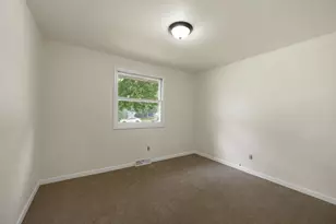 2320 Manitowoc Rd, Green Bay, WI 54311 - Photo 9