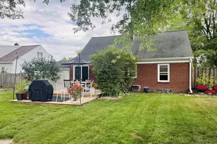 2374 Jourdain Ln, Green Bay, WI 54301 - Photo 5