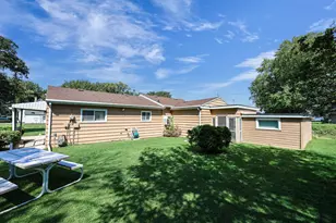 2068 S Point Comfort Rd, Oshkosh, WI 54902 - Photo 9