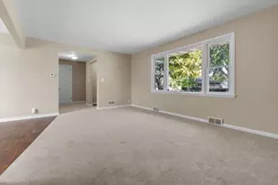 907 W 8th Ave, Oshkosh, WI 54902 - Photo 9