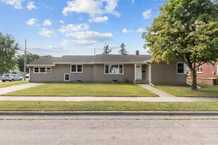 907 W 8th Ave, Oshkosh, WI 54902 - Photo 1
