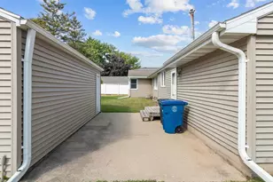907 W 8th Ave, Oshkosh, WI 54902 - Photo 39