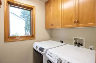 1504 Meadowbreeze Cir, Neenah, WI 54956 - Photo 15