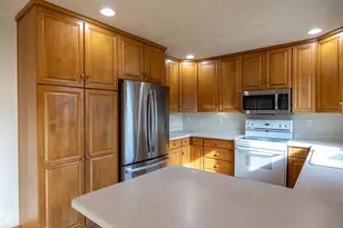 1504 Meadowbreeze Cir, Neenah, WI 54956 - Photo 3