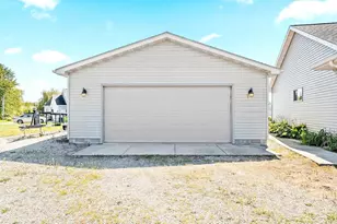 5056 Snapdragon Cir, Little Suamico, WI 54141 - Photo 9