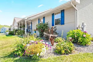 5056 Snapdragon Cir, Little Suamico, WI 54141 - Photo 5