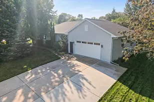 5050 Redbud Ct, Green Bay, WI 54311 - Photo 21