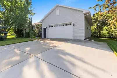5050 Redbud Court, Green Bay, WI 54311 - Photo 11