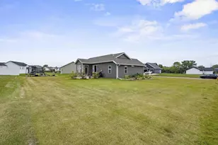 1777 Loyal Dr, Neenah, WI 54956 - Photo 37