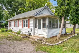 1837 Plymouth St, Oshkosh, WI 54901 - Photo 3