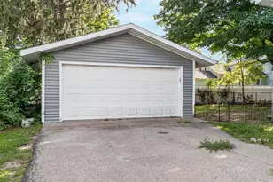 105 E Sumner St, Weyauwega, WI 58983 - Photo 3