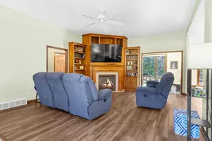3206 River Forest Hills Dr, Pulaski, WI 54162 - Photo 11