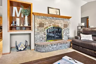 1155 W Cecil St, Neenah, WI 54956 - Photo 7