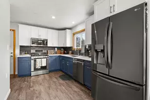 1324 Bismarck Ave, Oshkosh, WI 54902 - Photo 5