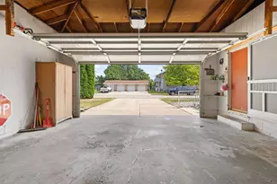 1324 Bismarck Ave, Oshkosh, WI 54902 - Photo 33