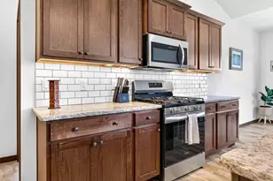 2149 Caroline Ct, Neenah, WI 54956 - Photo 7