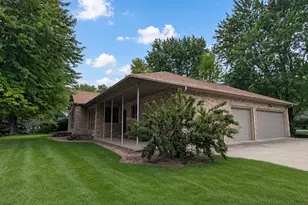 3300 Harbor Bay Rd, Oshkosh, WI 54901 - Photo 3