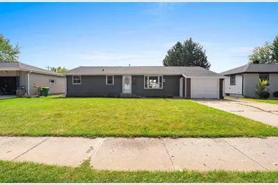 1682 Debra Lane, Green Bay, WI 54302 - Photo 5