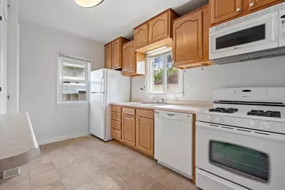819 Mullet Place, Green Bay, WI 54304 - Photo 7