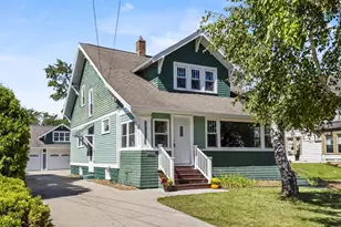 379 Naymut St, Menasha, WI 54952 - Photo 1