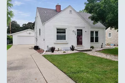 829 N Buchanan Street, Green Bay, WI 54303 - Photo 1