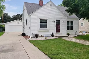 829 N Buchanan St, Green Bay, WI 54303 - Photo 1