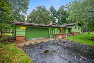 104 Crestwood Ct, Shawano, WI 54166 - Photo 3