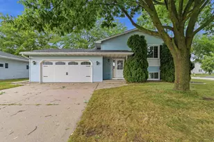1805 Orchard Ln, Oshkosh, WI 54902 - Photo 1