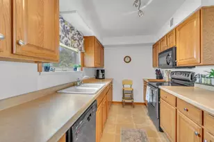 172 7th St, Fond du Lac, WI 54935 - Photo 11