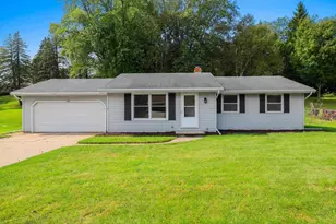 827 Hillcrest Heights, Green Bay, WI 54313 - Photo 1