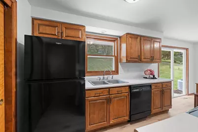 827 Hillcrest Heights, Green Bay, WI 54313 - Photo 11
