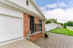 1433 Hazel St, Oshkosh, WI 54901 - Photo 3
