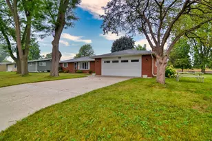 1040 Debra St, Wrightstown, WI 54180 - Photo 3