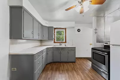 1917 Farlin Avenue, Green Bay, WI 54302 - Photo 9