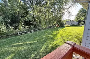 2829 Sheldon Dr, Oshkosh, WI 54942 - Photo 3