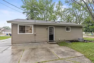 1200 Fieldcrest Dr, Menasha, WI 54952 - Photo 33